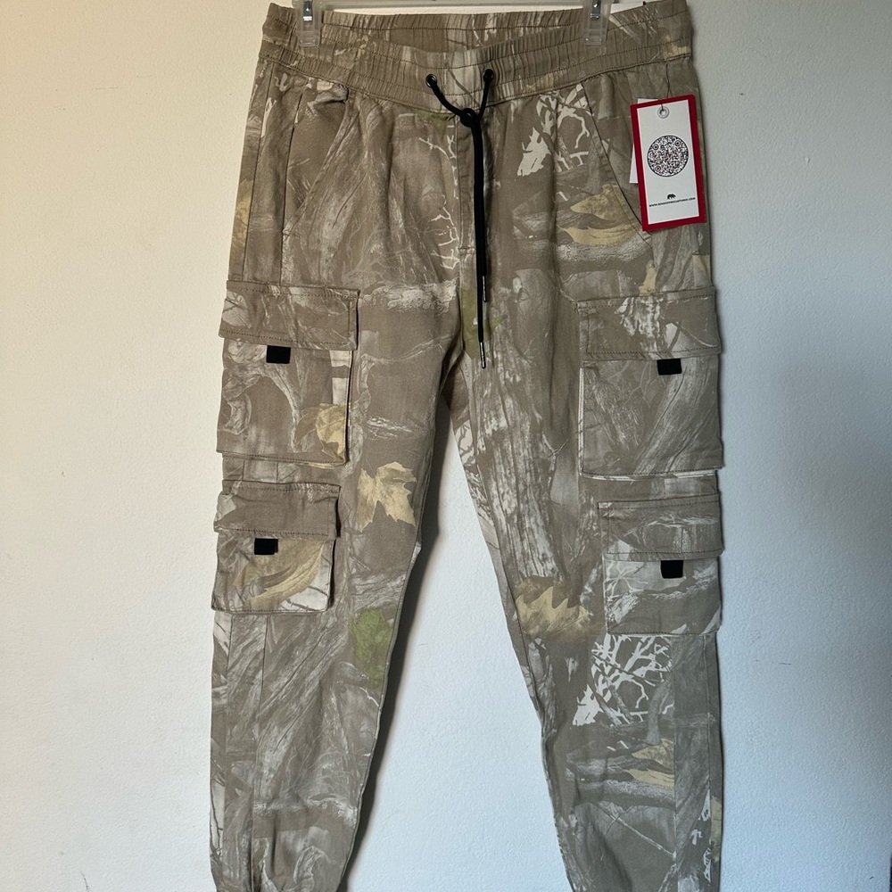 Ring of Fire Camouflage Cargo Pants men’s size M